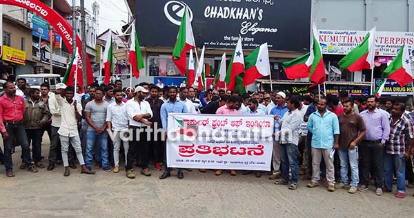 ರಿಯಾಝ್ ಮುಸ್ಲಿಯಾರ್ ಹತ್ಯೆಗೆ ಖಂಡನೆ : ಪಿಎಫ್‌ಐ ಪ್ರತಿಭಟನೆ